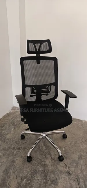 Refurbished Office Chair With a Unique Design (Comfortable)