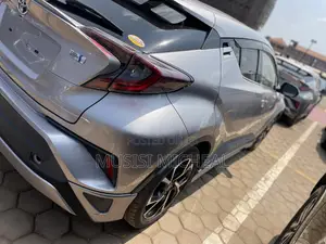 Toyota C-HR XLE Prermium FWD (2.0L 4cyl 2AM) 2018 Gray