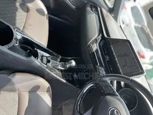 Toyota C-HR XLE Prermium FWD (2.0L 4cyl 2AM) 2018 Gray