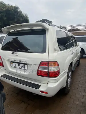 Toyota Land Cruiser 2004 White