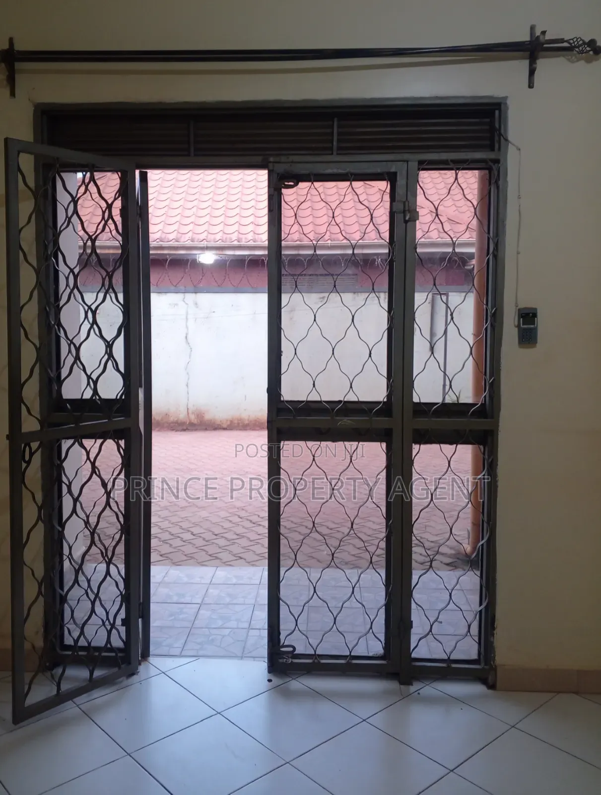 1bdrm House in Kyaliwajara Town, Central Division for rent