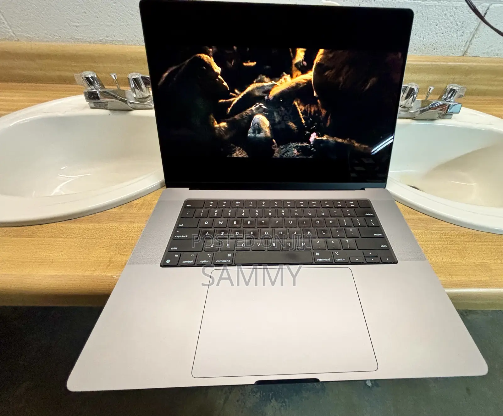 New Laptop Apple MacBook Pro 32GB Apple M1 Max SSD 1T
