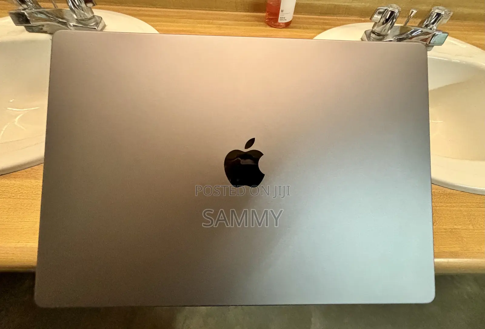 New Laptop Apple MacBook Pro 32GB Apple M1 Max SSD 1T