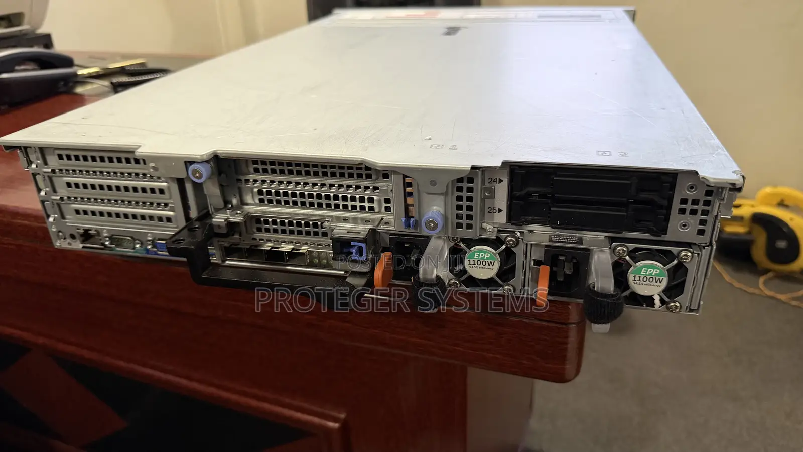Server Dell PowerEdge R740xd 32GB Intel Xeon HDD+SSD 6T
