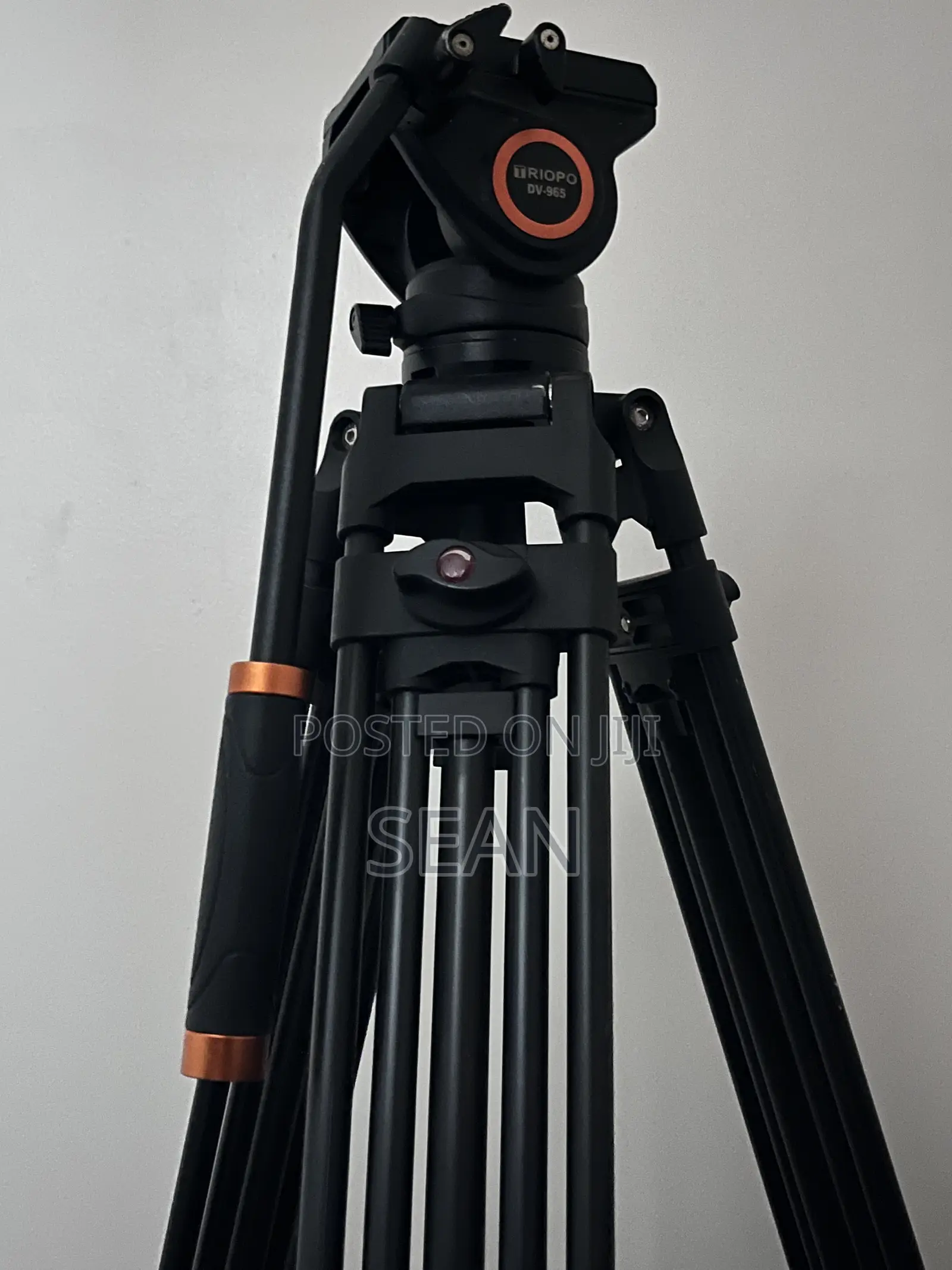TRIOPO DV-965 Professional Heavy-Duty Video Tripod With Fluid Head