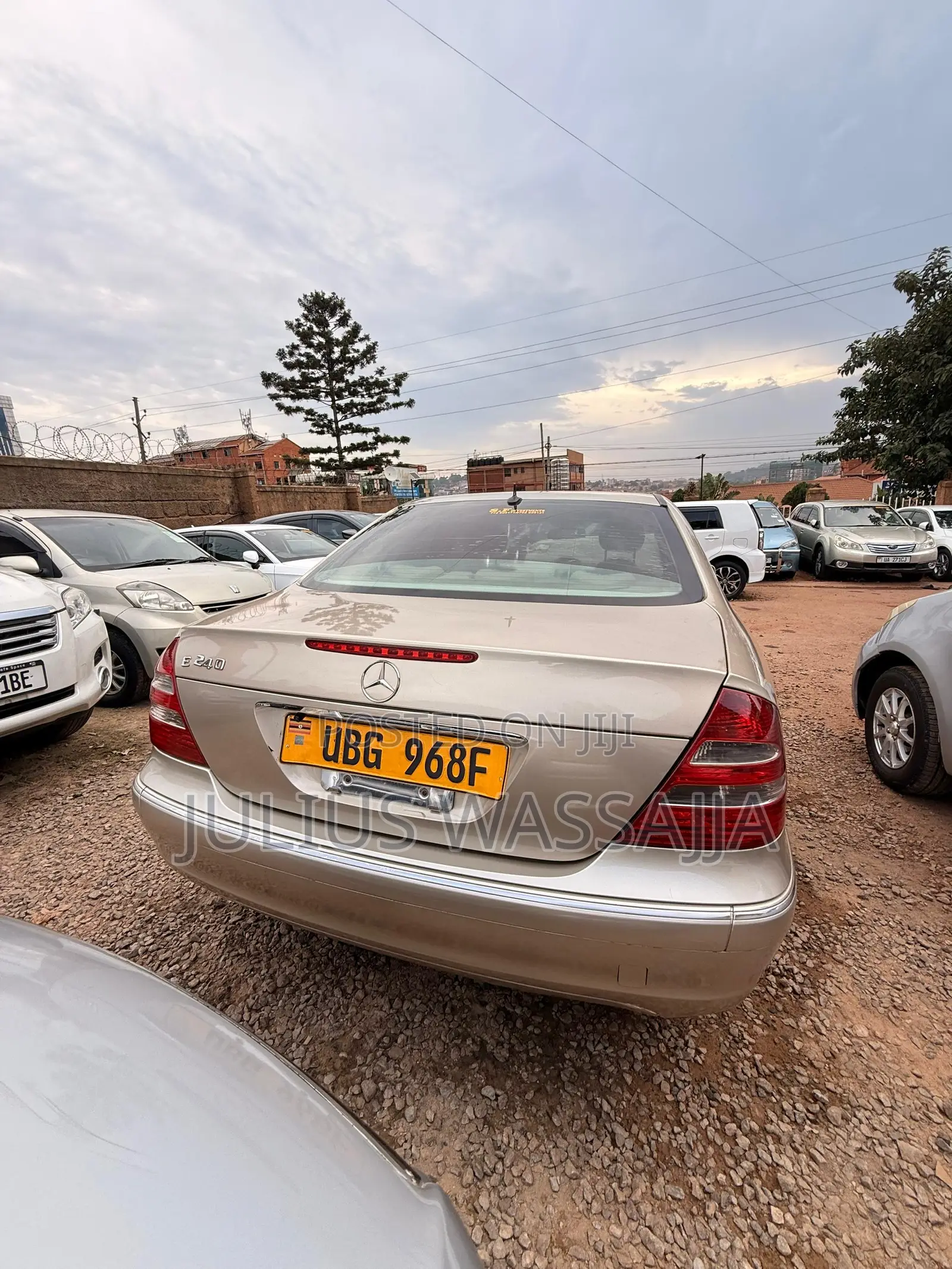 Mercedes-Benz E300 2008 Gold