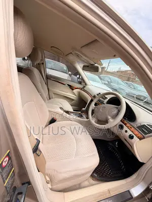 Mercedes-Benz E300 2008 Gold