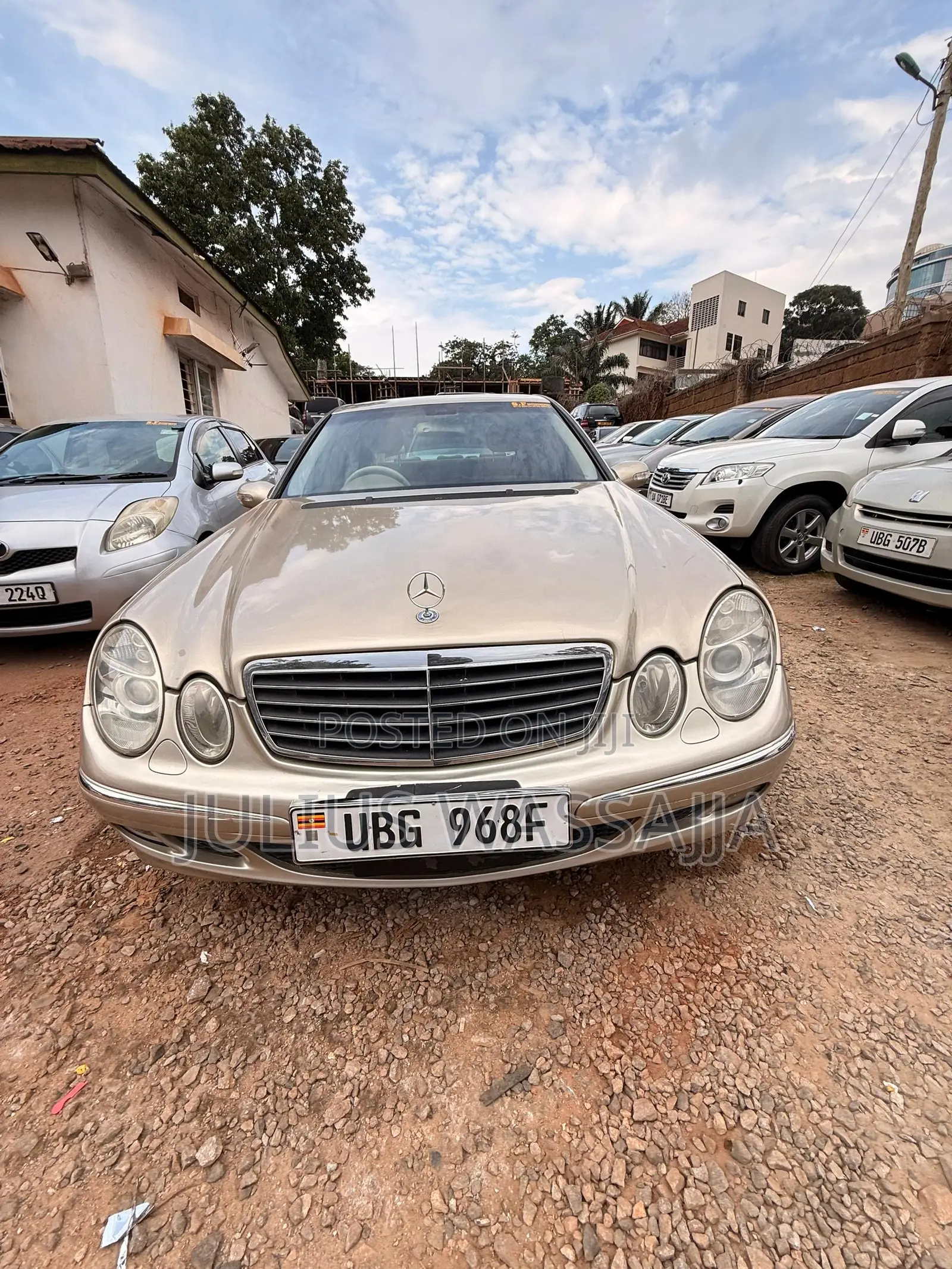Mercedes-Benz E300 2008 Gold
