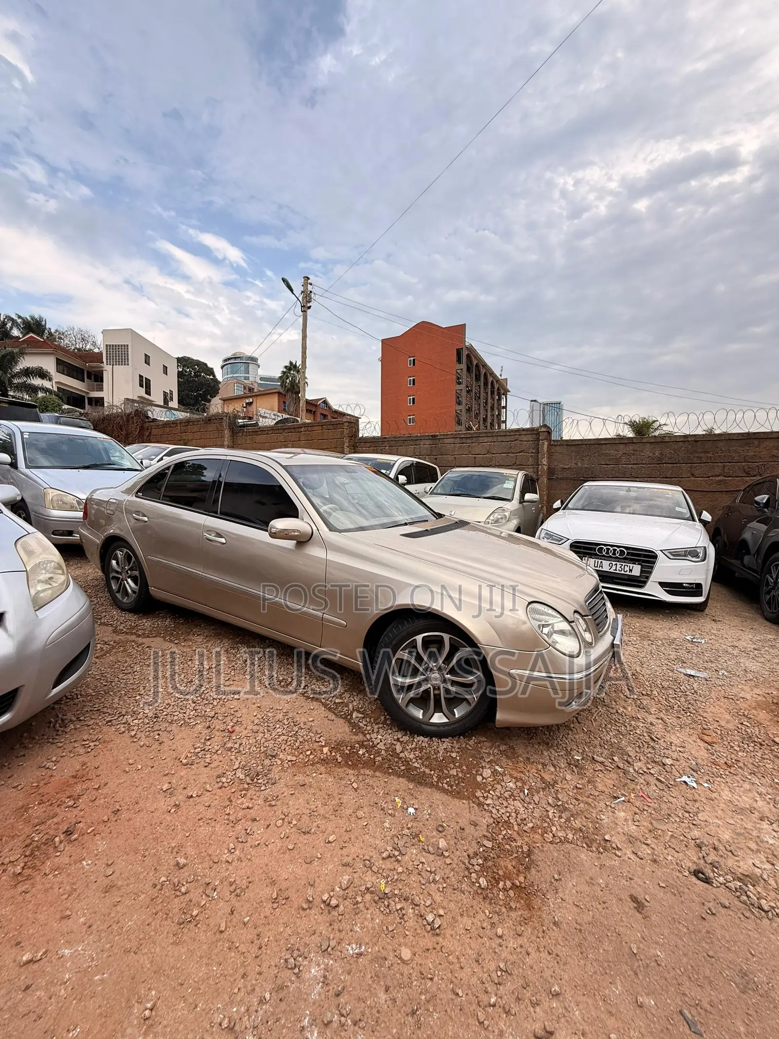 Mercedes-Benz E300 2008 Gold