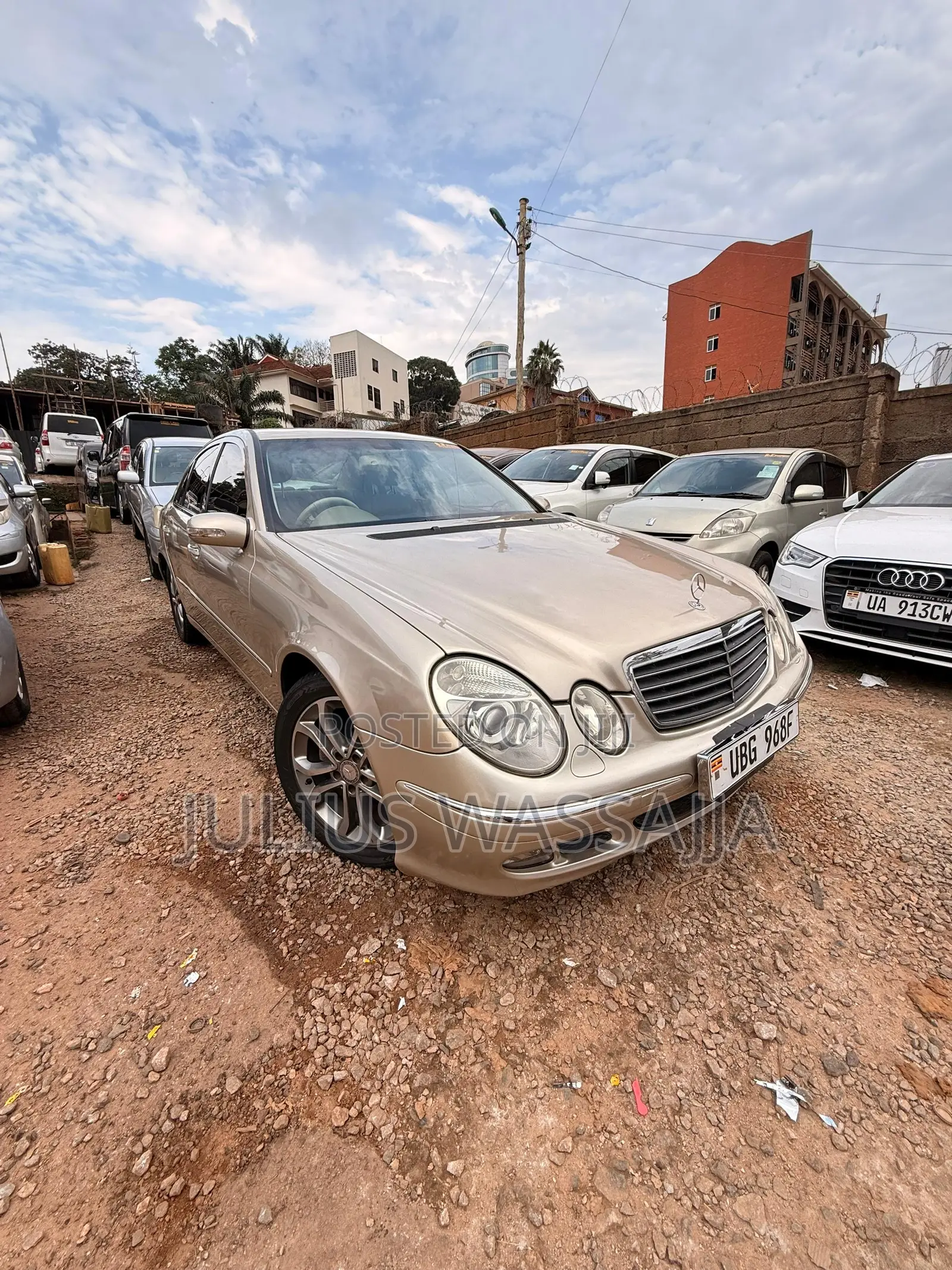 Mercedes-Benz E300 2008 Gold