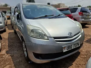 Toyota Passo Sette 2010 Silver