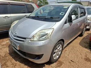Toyota Passo Sette 2010 Silver