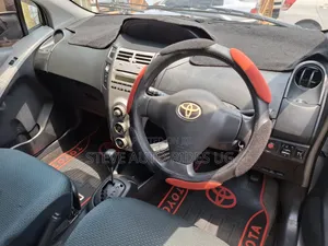 Toyota Vitz 2008 Silver