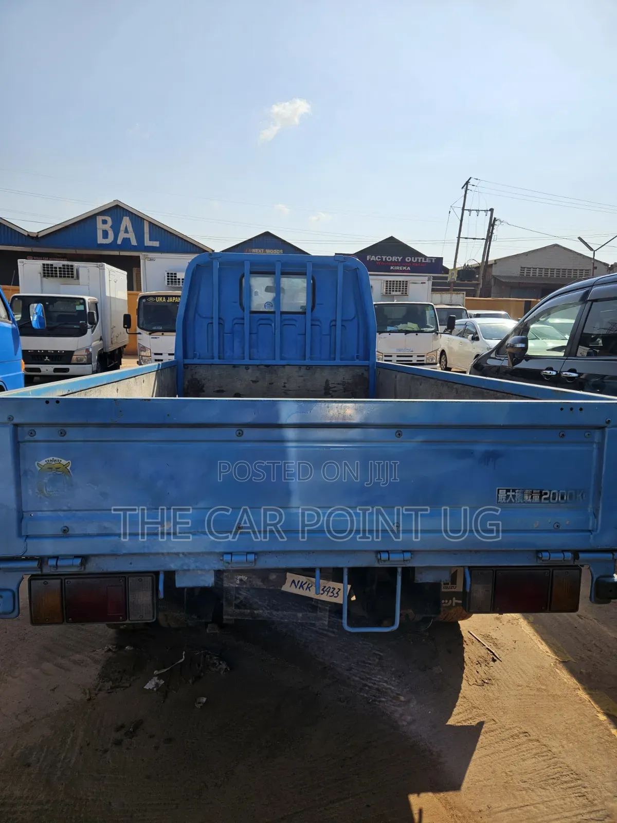 Isuzu ELF Light Truck Low Bed