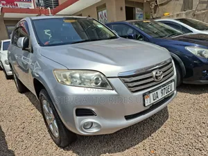 Toyota Vanguard 2010 Silver