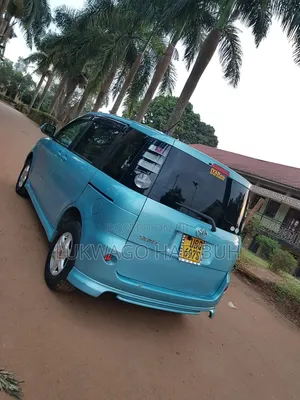 Toyota Sienta 2010 Purple