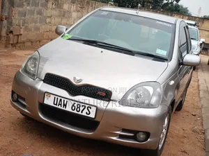 Toyota Vitz 2002 Silver
