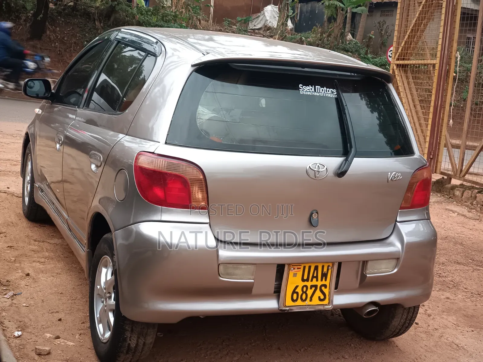 Toyota Vitz 2002 Silver