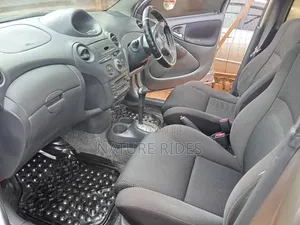 Toyota Vitz 2002 Silver