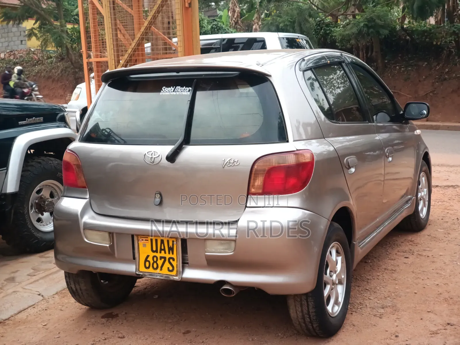 Toyota Vitz 2002 Silver