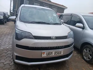 Toyota Porte 2010 Silver