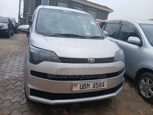 Toyota Porte 2010 Silver