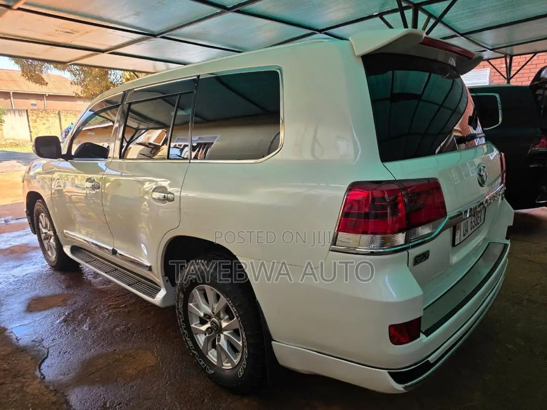 Toyota Land Cruiser 2009 White
