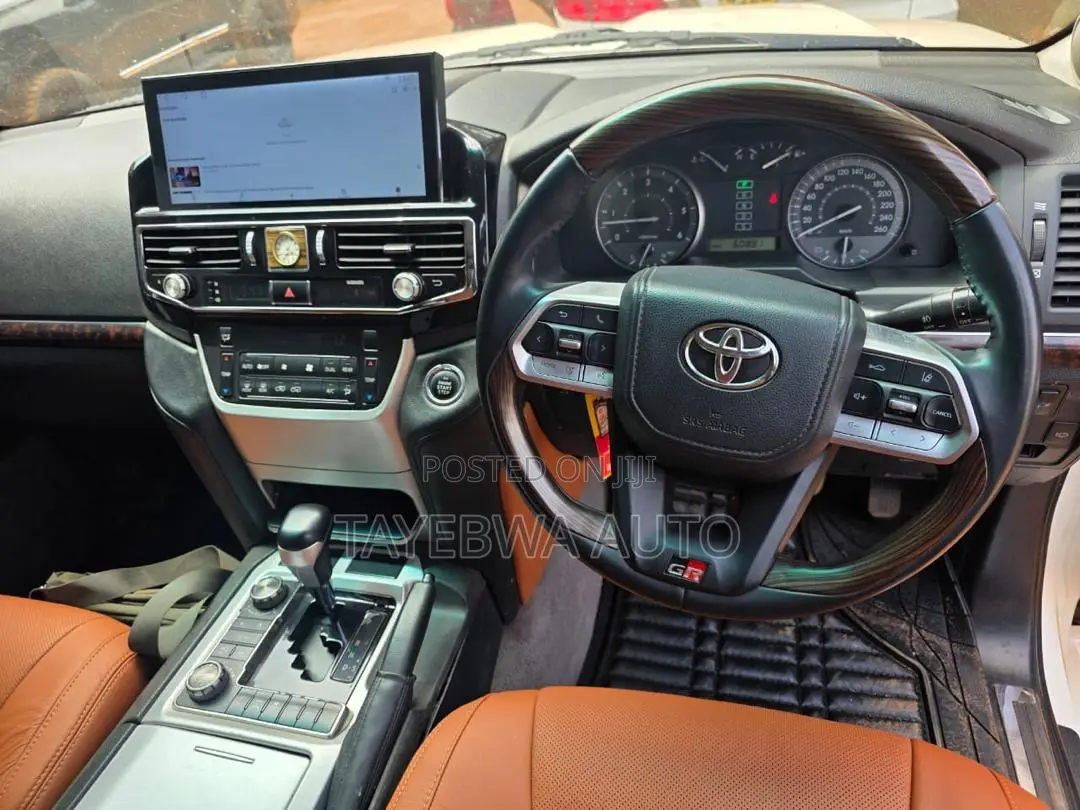 Toyota Land Cruiser 2009 White