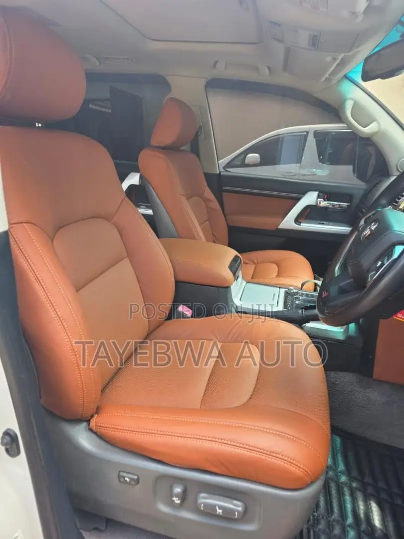 Toyota Land Cruiser 2009 White