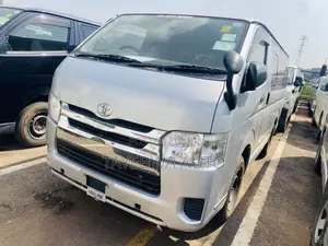 Toyota HiAce 2015 Silver