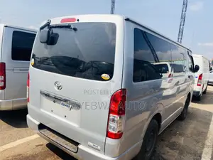Toyota HiAce 2015 Silver