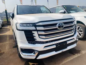 Toyota Land Cruiser 2023 White
