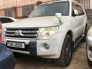 Mitsubishi Pajero 2012 White