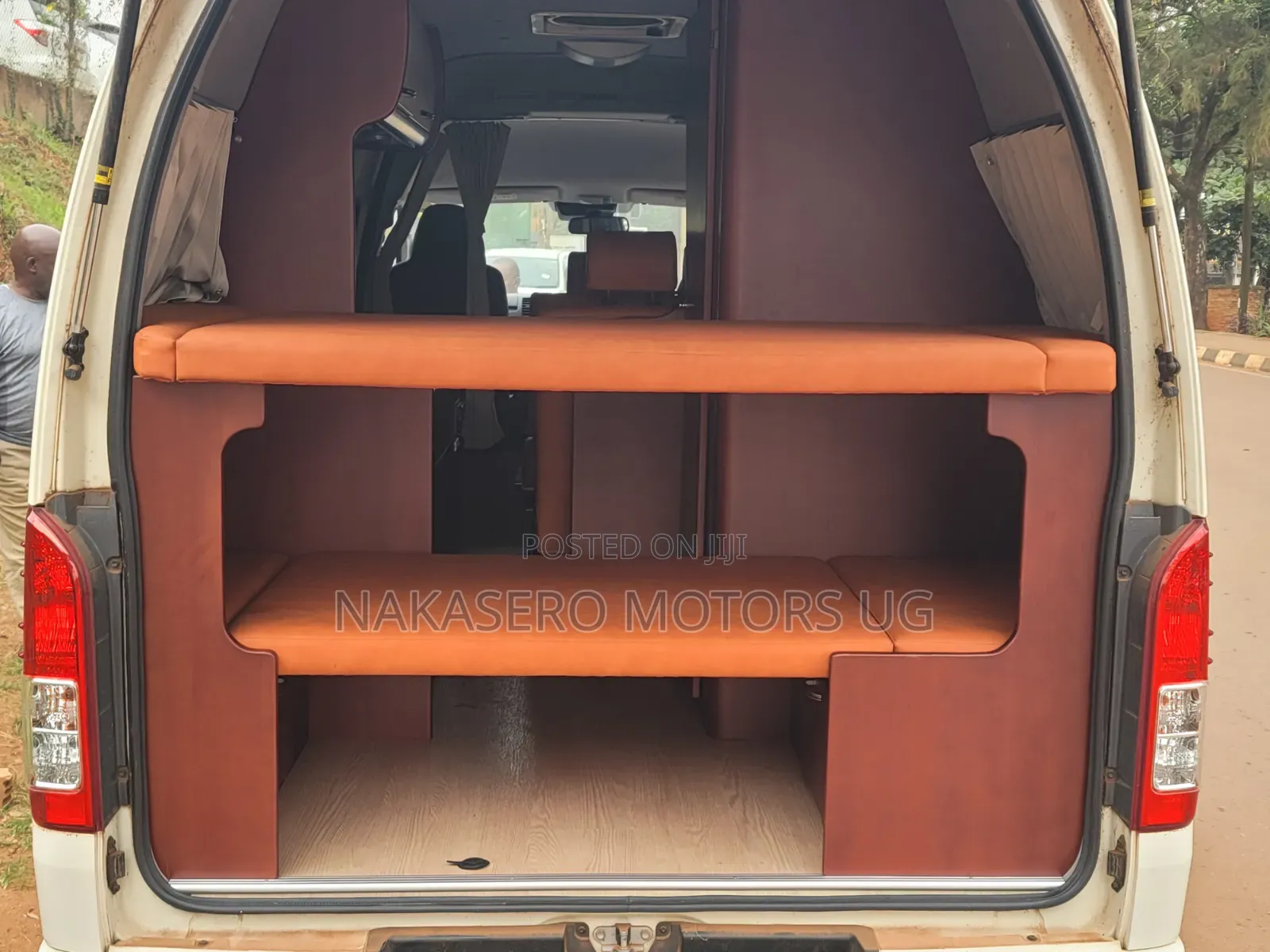 Toyota HiAce 2019 Pink