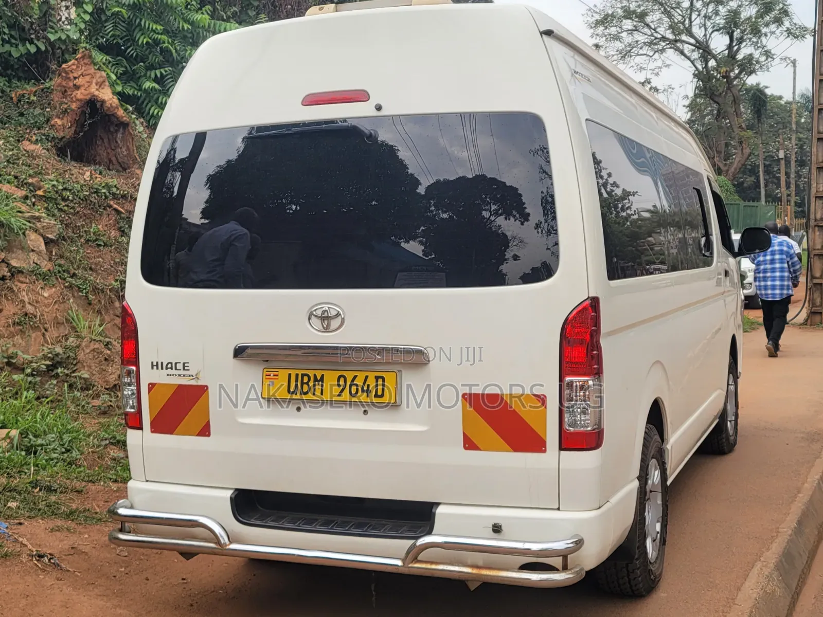 Toyota HiAce 2019 Pink