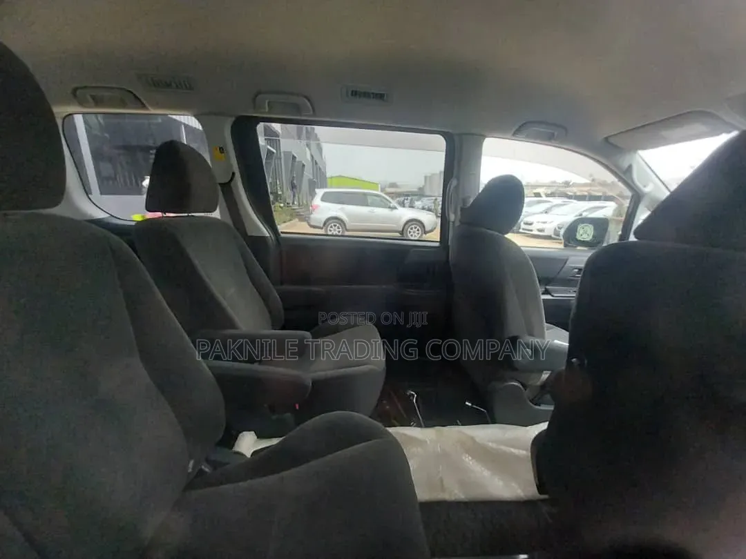 Toyota Noah 2013 Gray