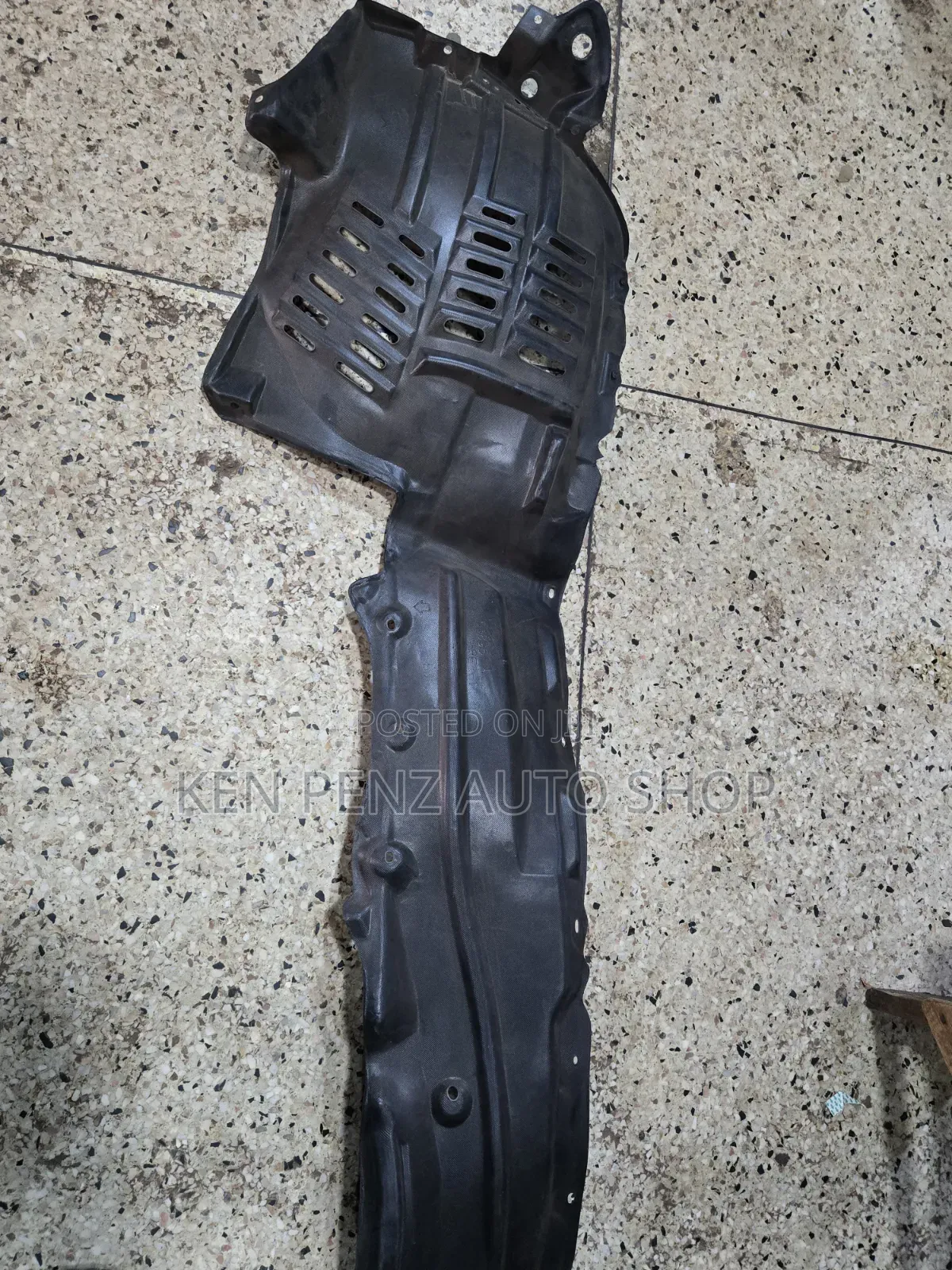 Landcruiser LC200 / J200 Fender Liner Splash