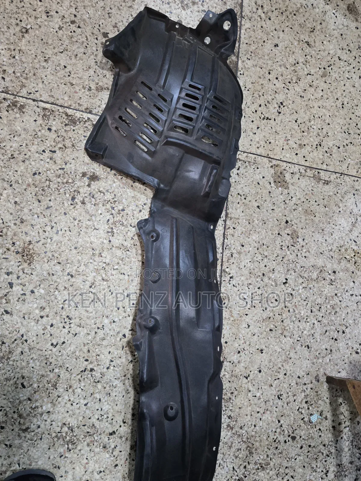 Landcruiser LC200 / J200 Fender Liner Splash