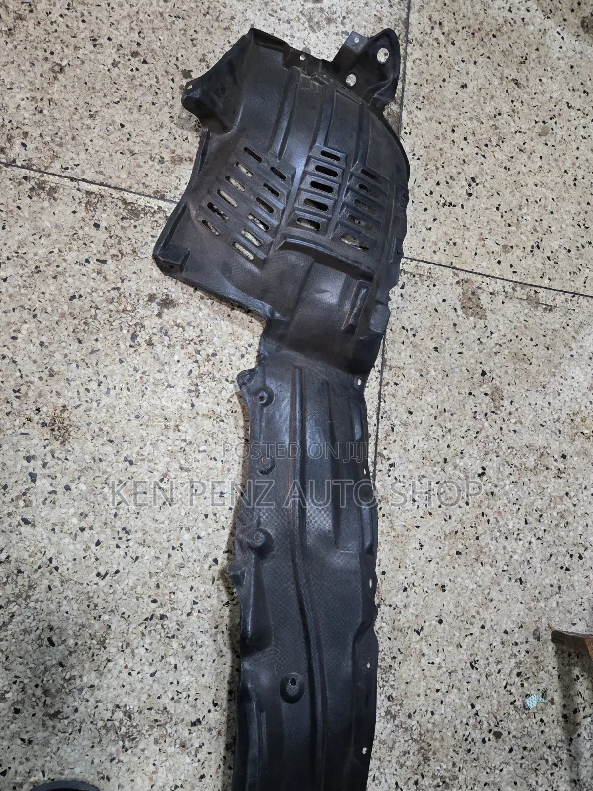 Landcruiser LC200 / J200 Fender Liner Splash