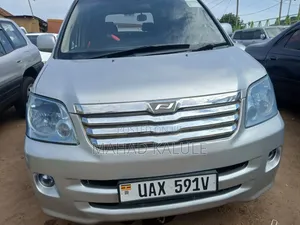 Toyota Noah 2005 Silver