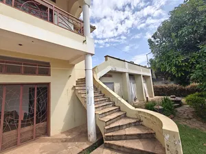 10bdrm House in Division A for sale