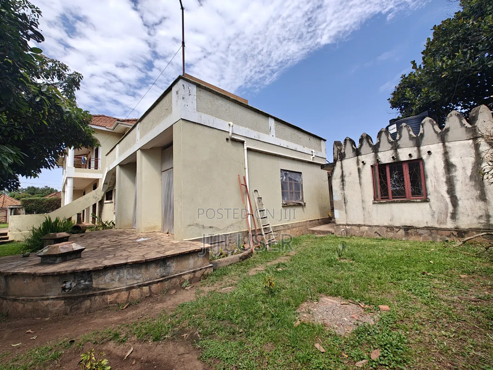 10bdrm House in Division A for sale