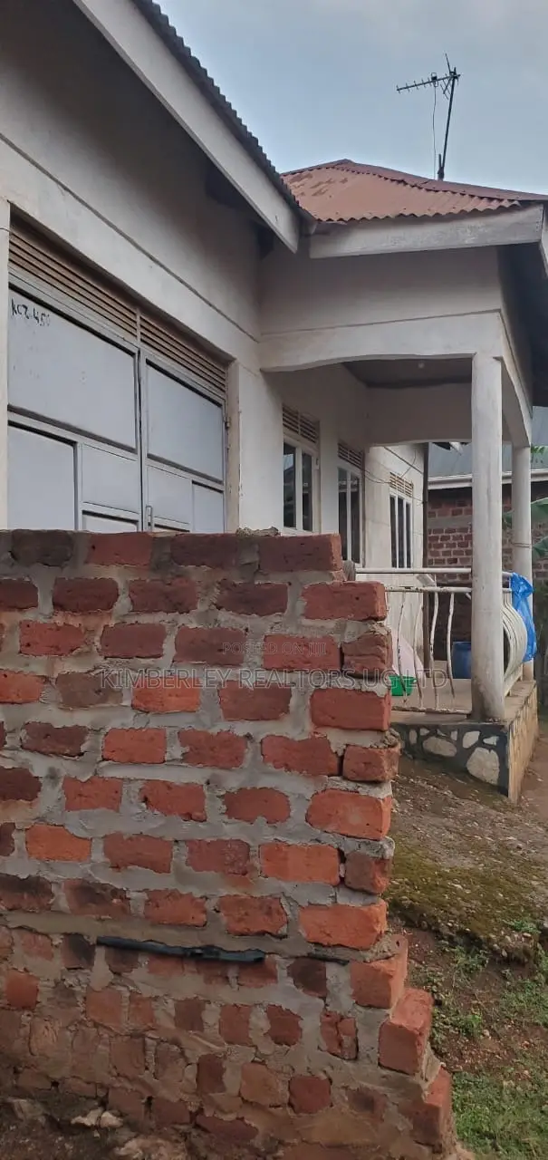 3bdrm House in Division A for sale