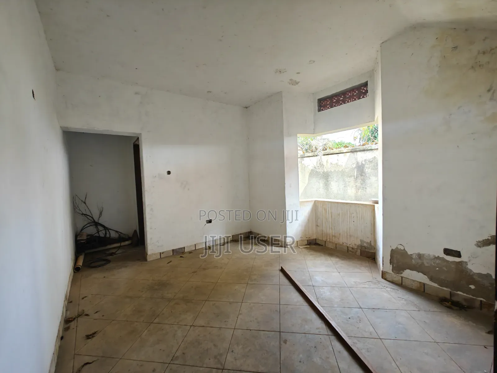 10bdrm House in Division A for sale