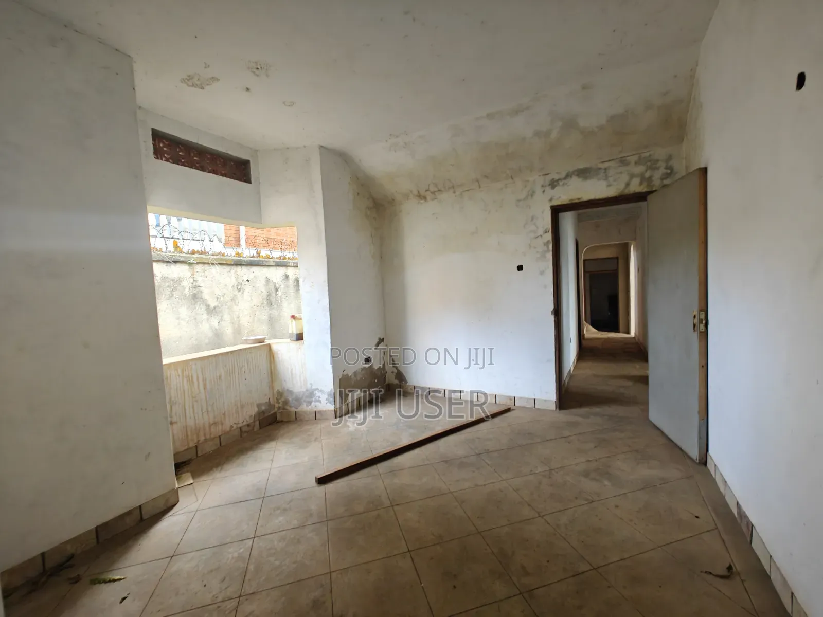 10bdrm House in Division A for sale