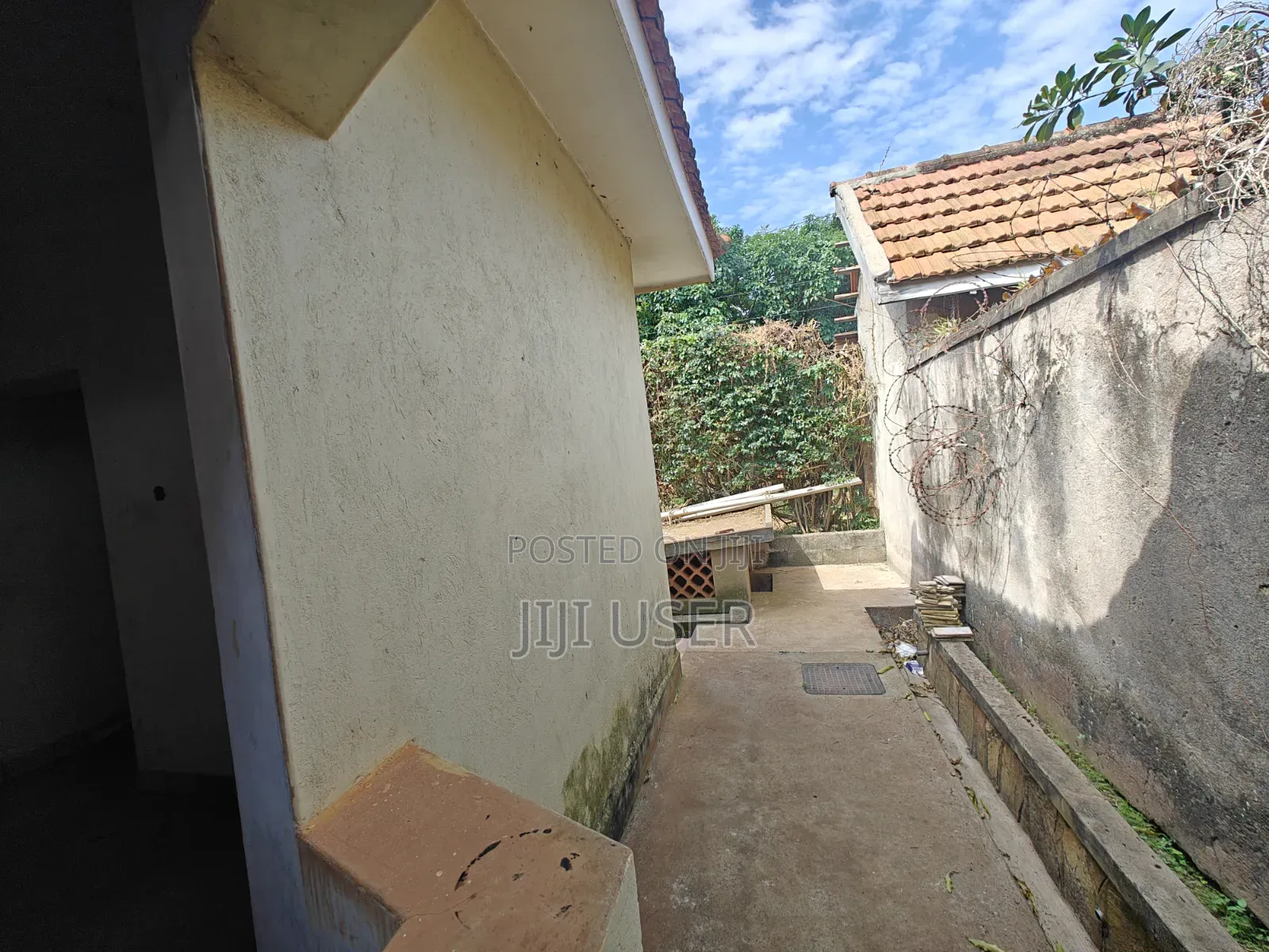 10bdrm House in Division A for sale