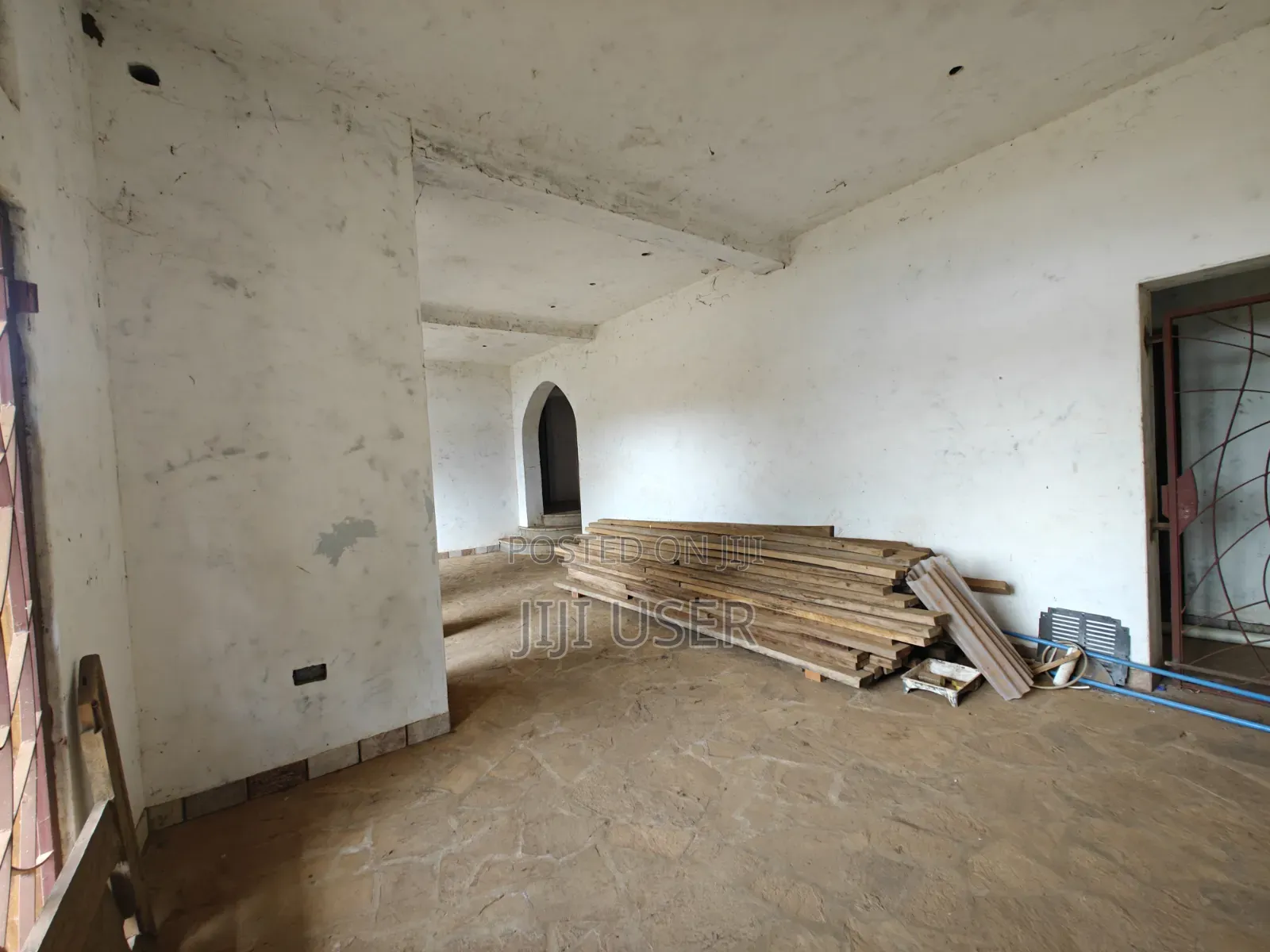 10bdrm House in Division A for sale