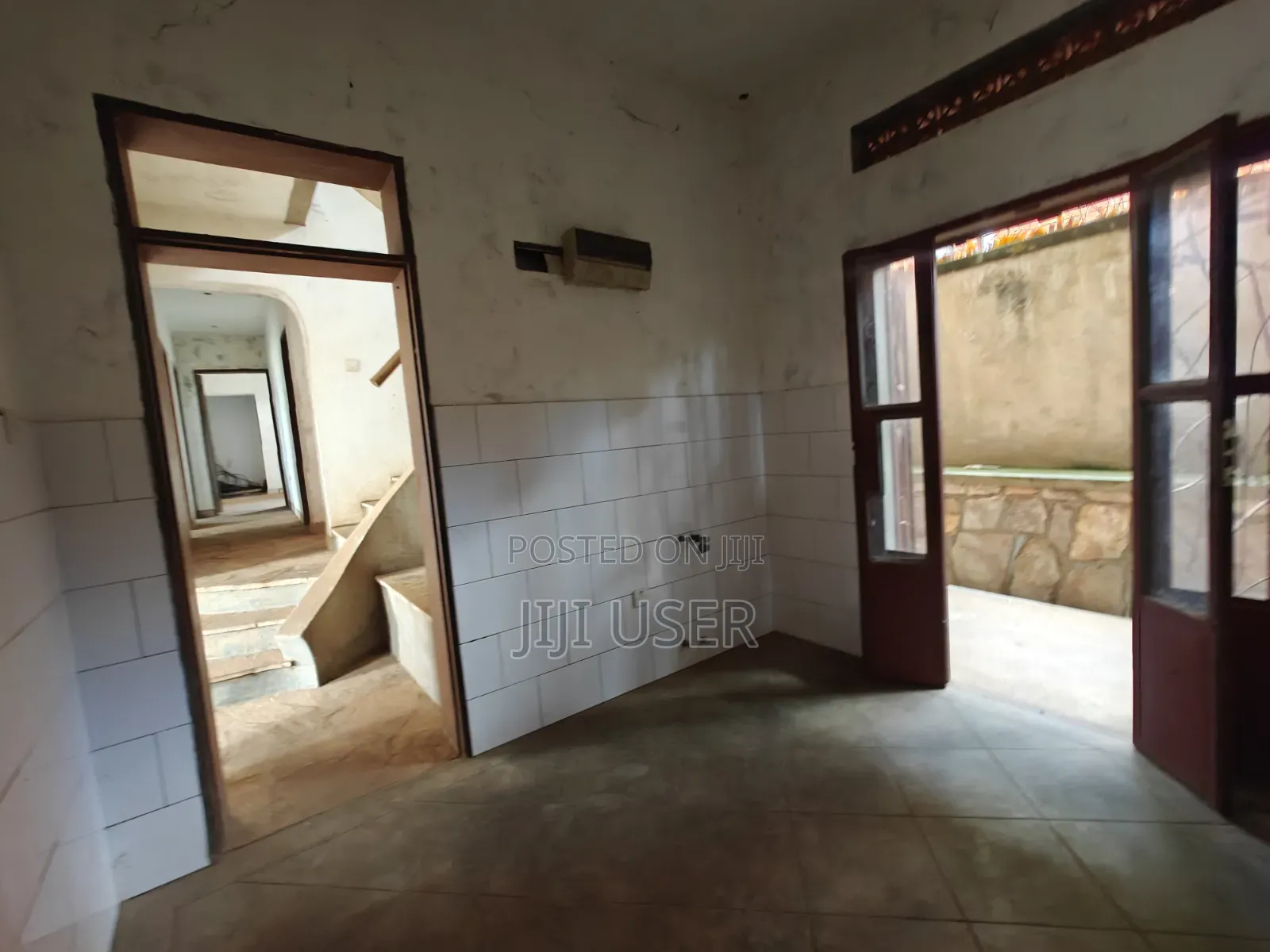 10bdrm House in Division A for sale