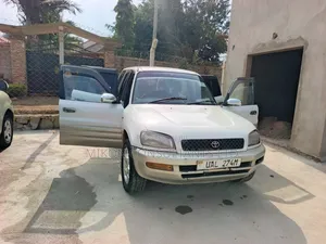 Toyota RAV4 Base FWD 1997 White