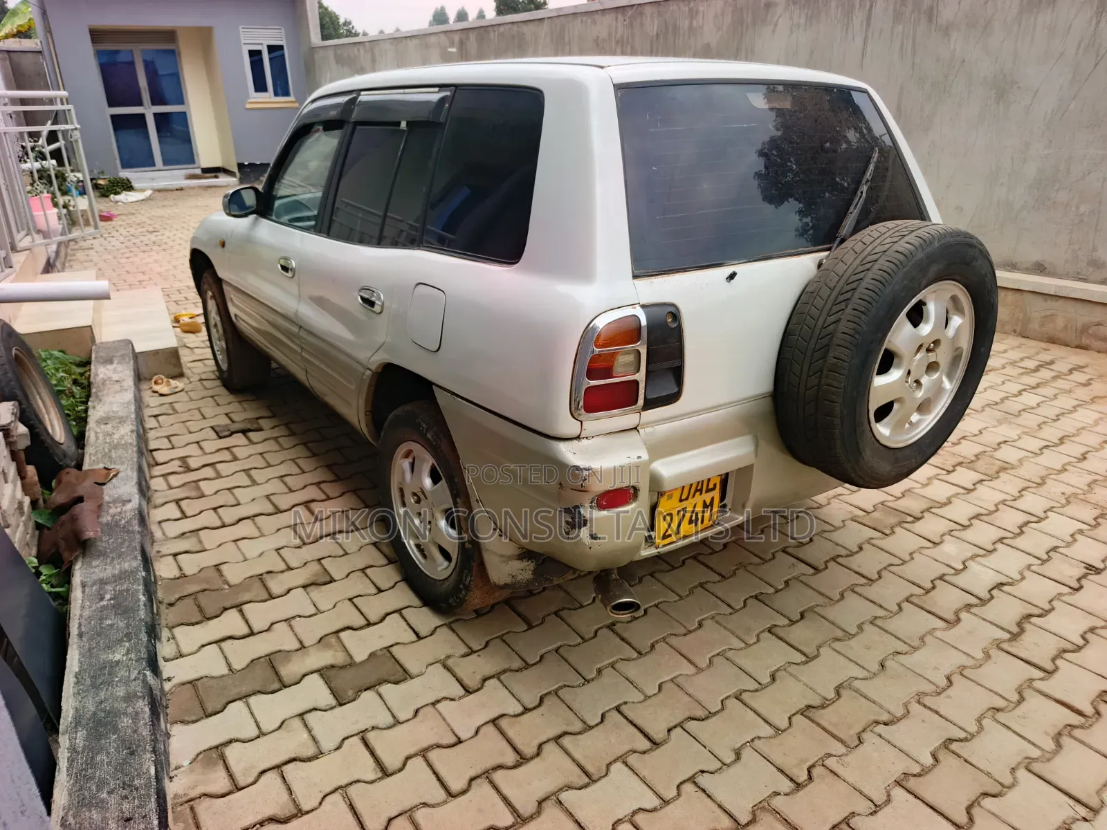 Toyota RAV4 Base FWD 1997 White